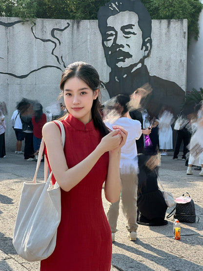 Sleeveless Long Cheongsam in Red | Fusang