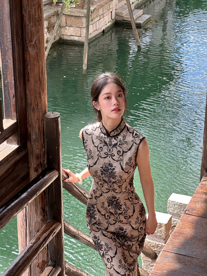 Sleeveless Satin Long Cheongsam | Chuwen