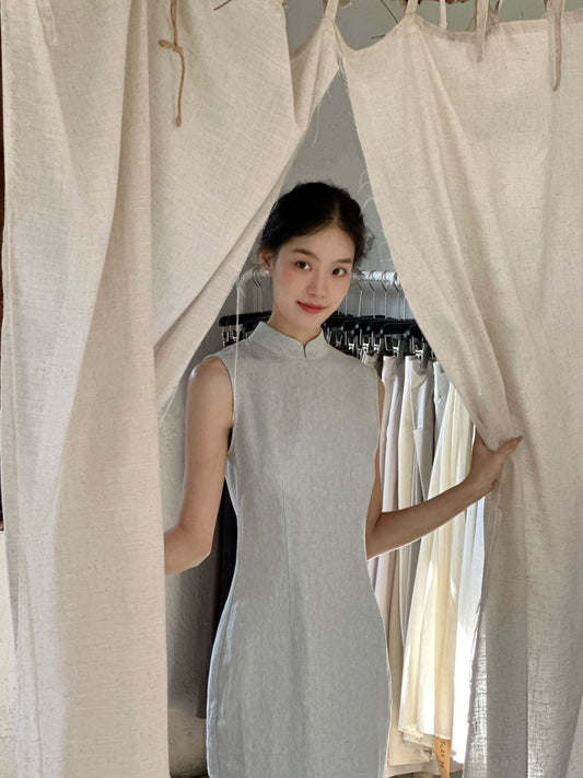 Guigui sleeveless long cheongsam qipao in light blue — detail view