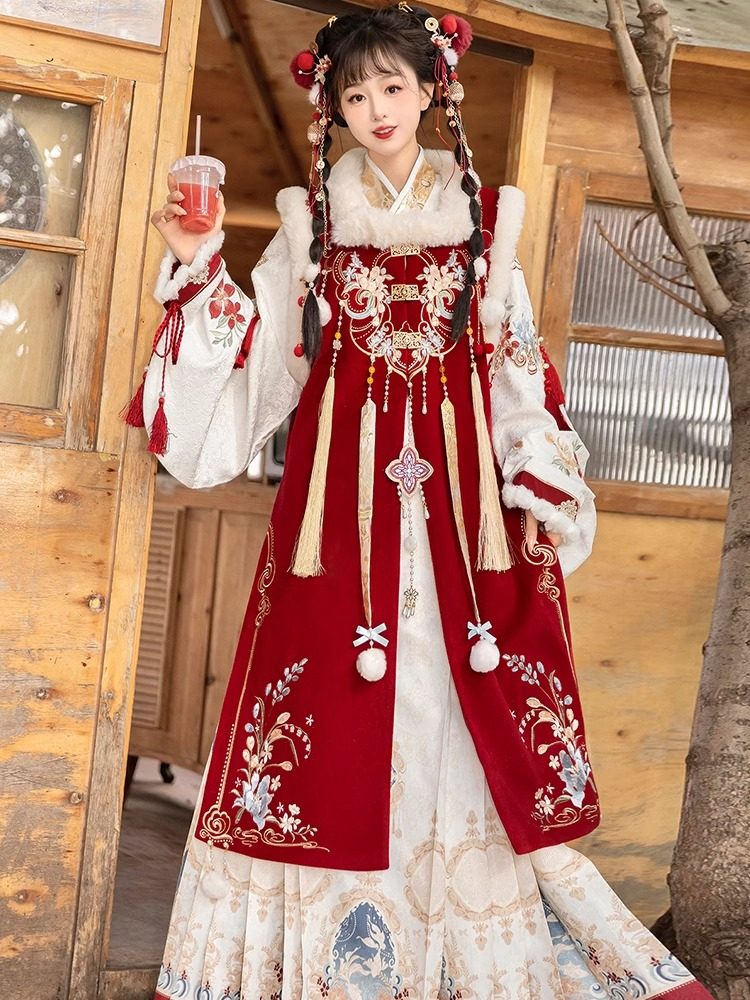 Ming Dynasty Chinese New Year Festival Hanfu | Little Deity 小神仙