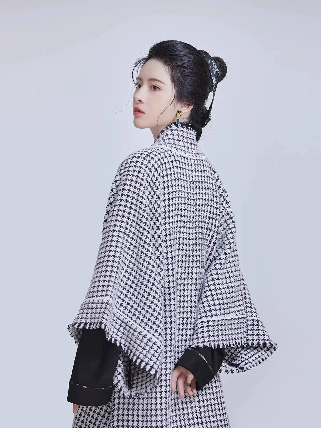 Song Dynasty Modern Hanfu Set with Changgan Temple Beizi and Three Pleat Skirt - Hanjiang Snow 寒江雪 (Preorder)