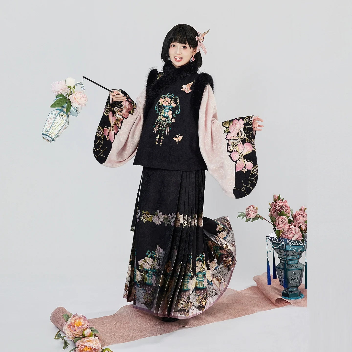 Ming Dynasty Modern Hanfu Pipa Sleeve Top, Vest, and Mamianqun - Qingrong Nuancui 晴蓉暖翠