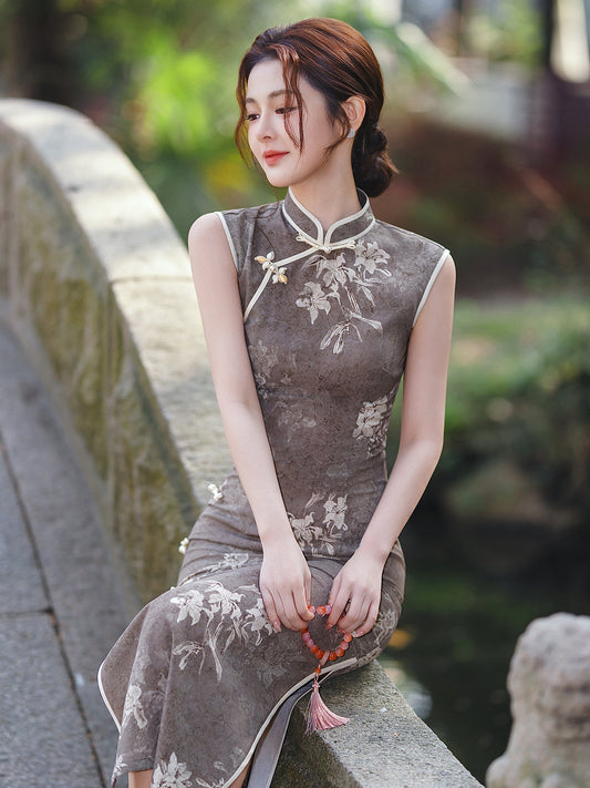 Cold Fragrance sleeveless ink leaves midi cheongsam qipao — detail view