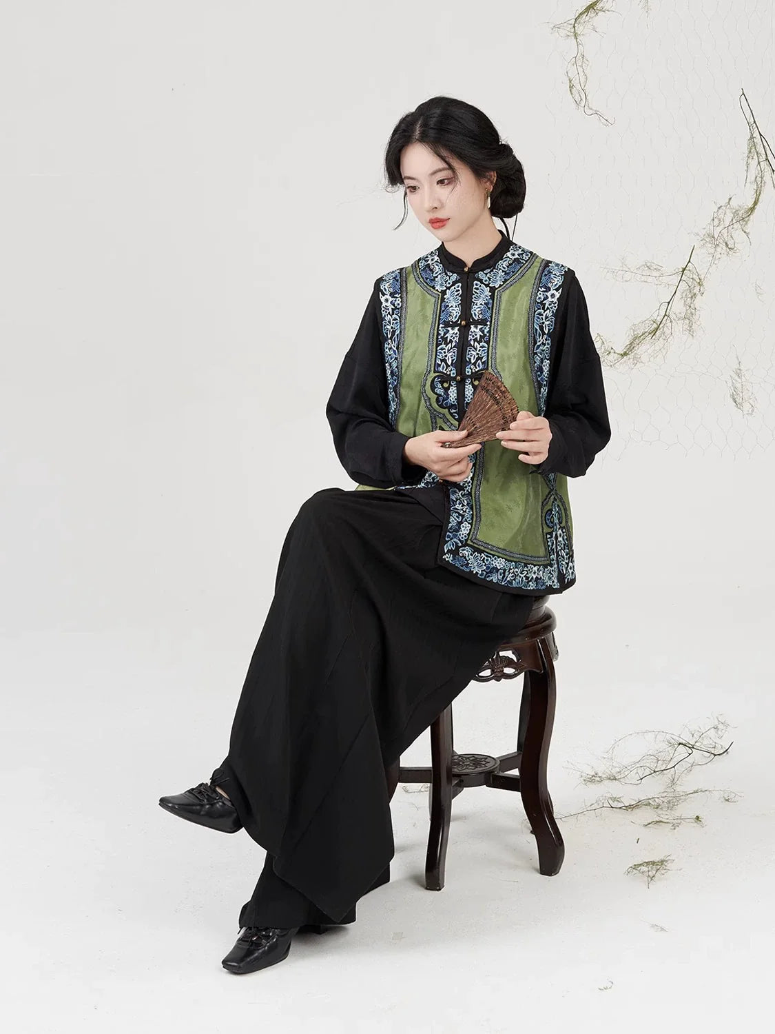 Modern Qing Han Inspired Embroidered Collarless Jacquard Vest - Porcelain 茗瓷 (Preorder)