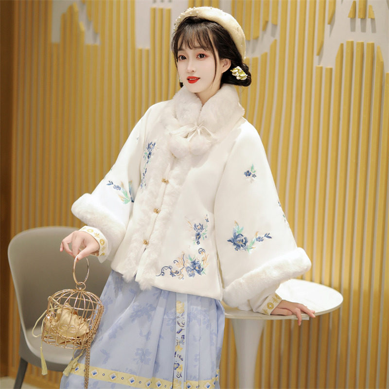 Ming Dynasty Embroidered Fleece Square Collar Jacket & Printed Mamian Skirt | Lanting 兰亭