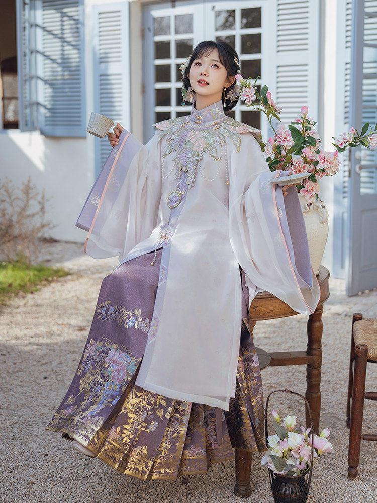 Ming Dynasty Hanfu Set with Robe & Violet Mamian Skirt | Misty Vines 紫雾青藤