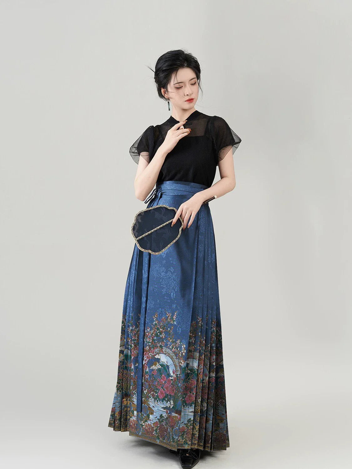 Chinese Blouse & Mamian Skirt Outfit | Mirror in the Water 水月镜花