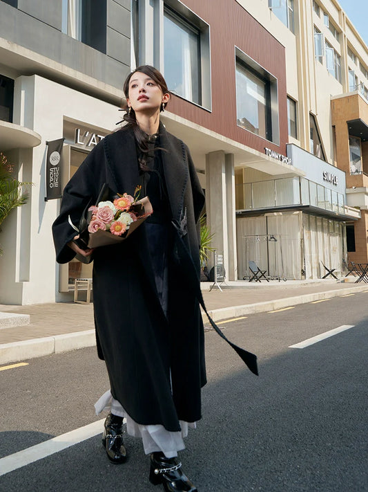Youyan wool coat, collar and button detail
