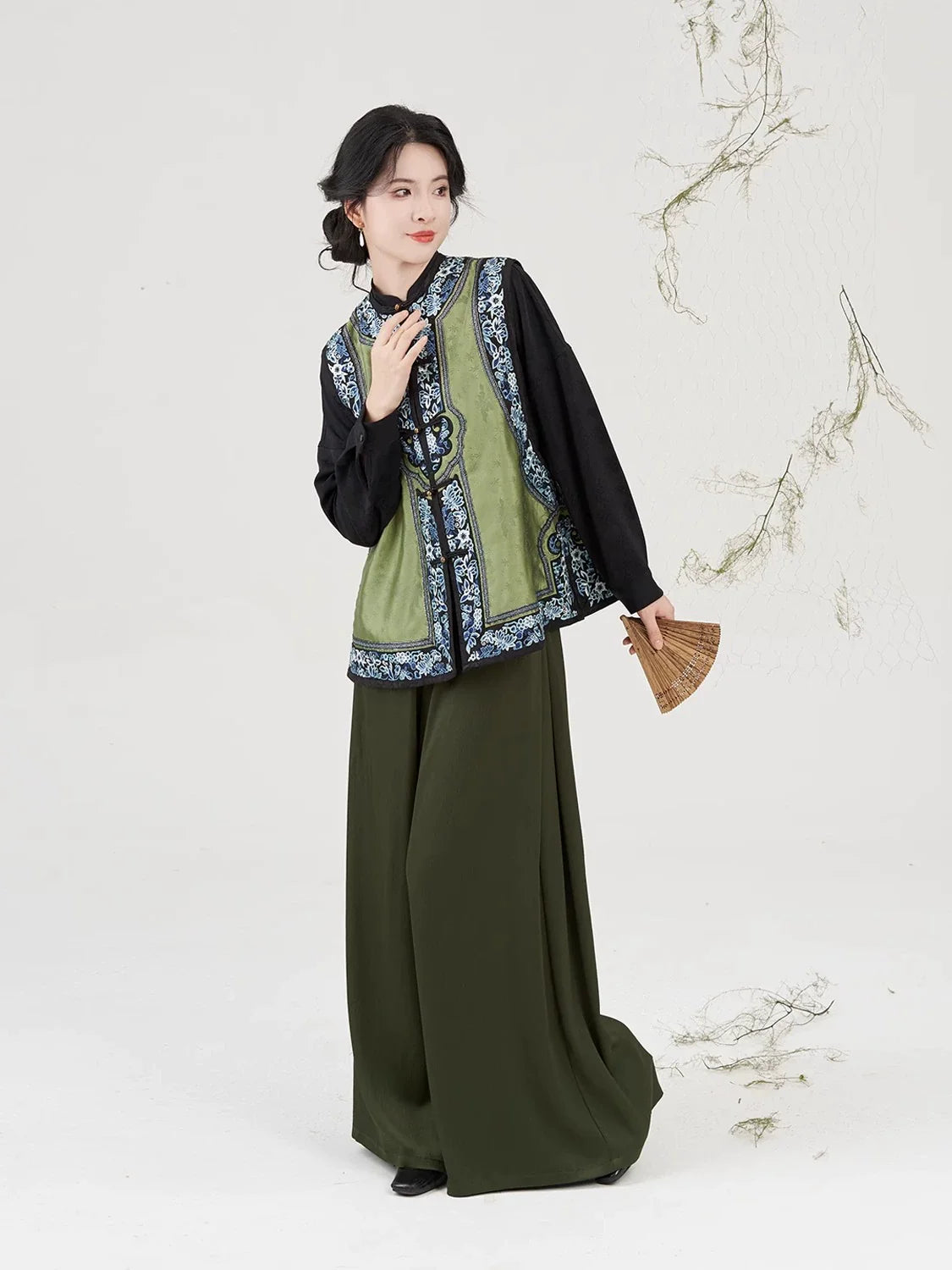 Modern Qing Han Inspired Embroidered Collarless Jacquard Vest - Porcelain 茗瓷 (Preorder)