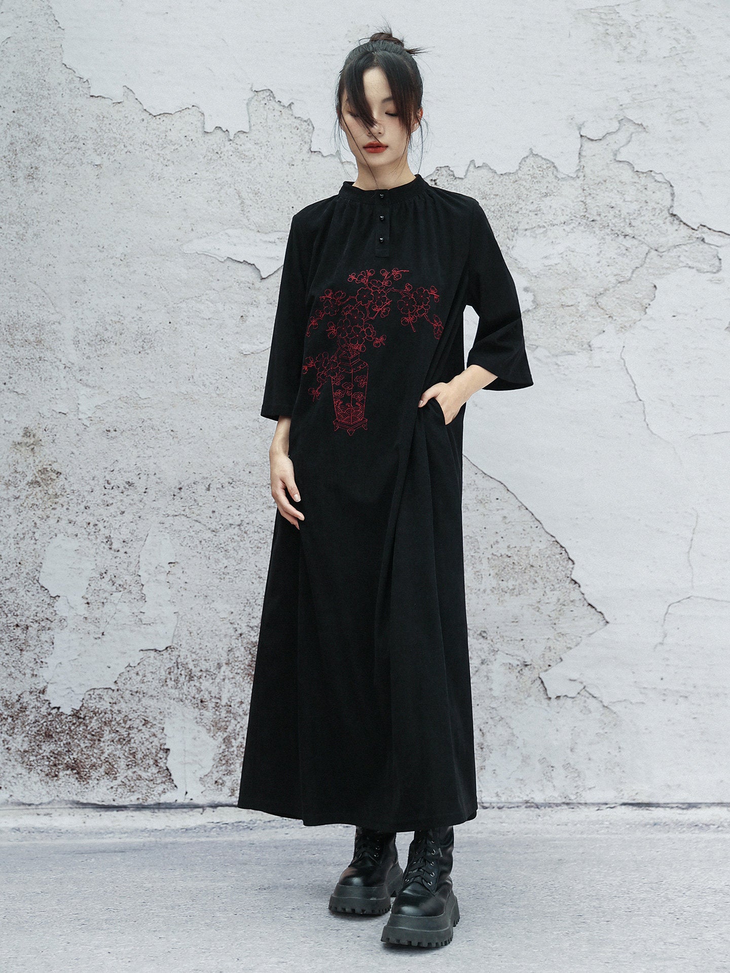 New Chinese Style Embroidered Loose Black Dress - Denglei 灯芯