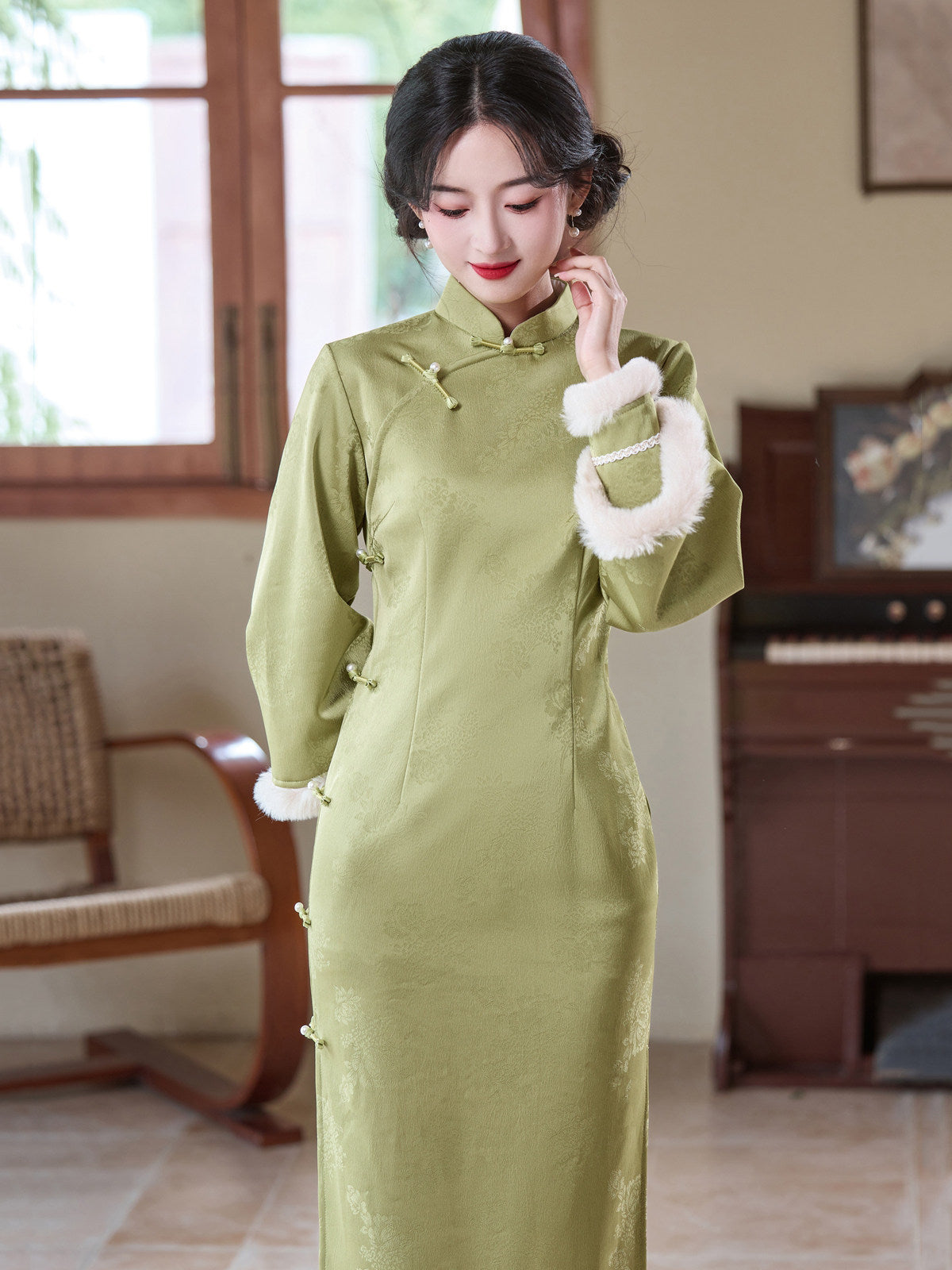 Long Sleeve Fur Trim Floral Qipao and Vest | Xinxue