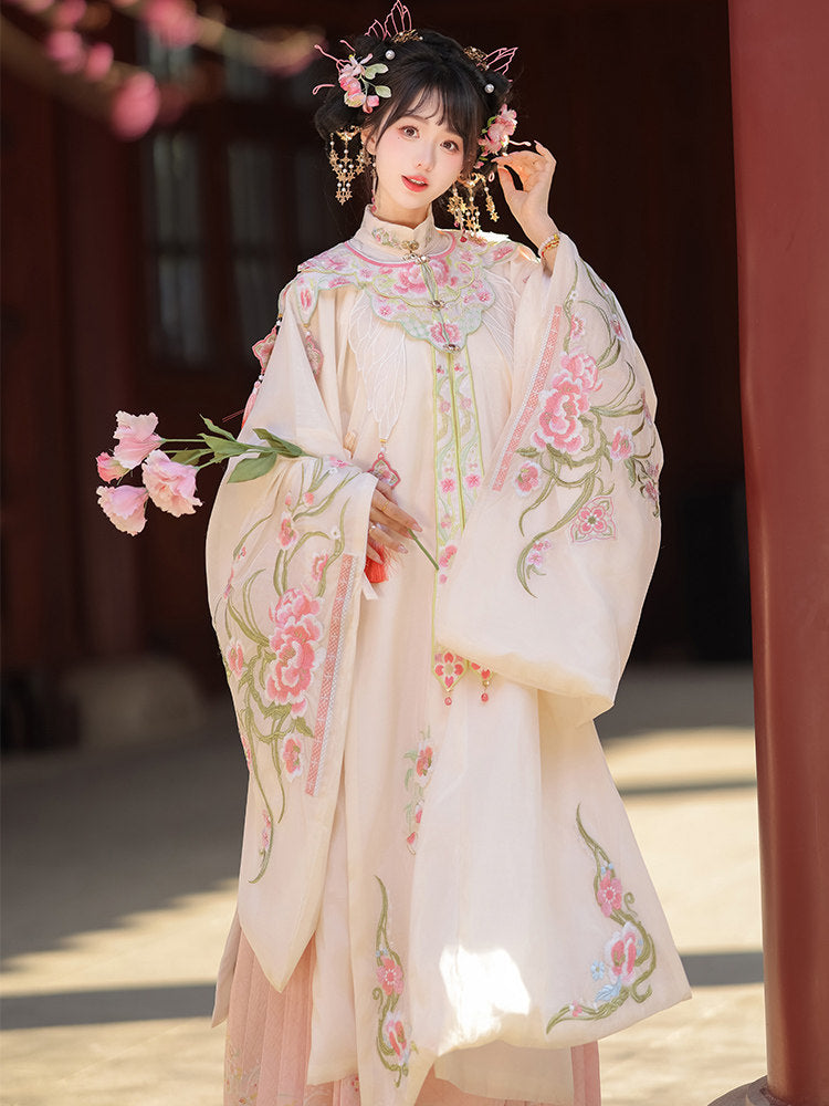 Ming Dynasty Hanfu Set with Embroidered Cloud Collar & Mamian Skirt｜Spring Walk 游春