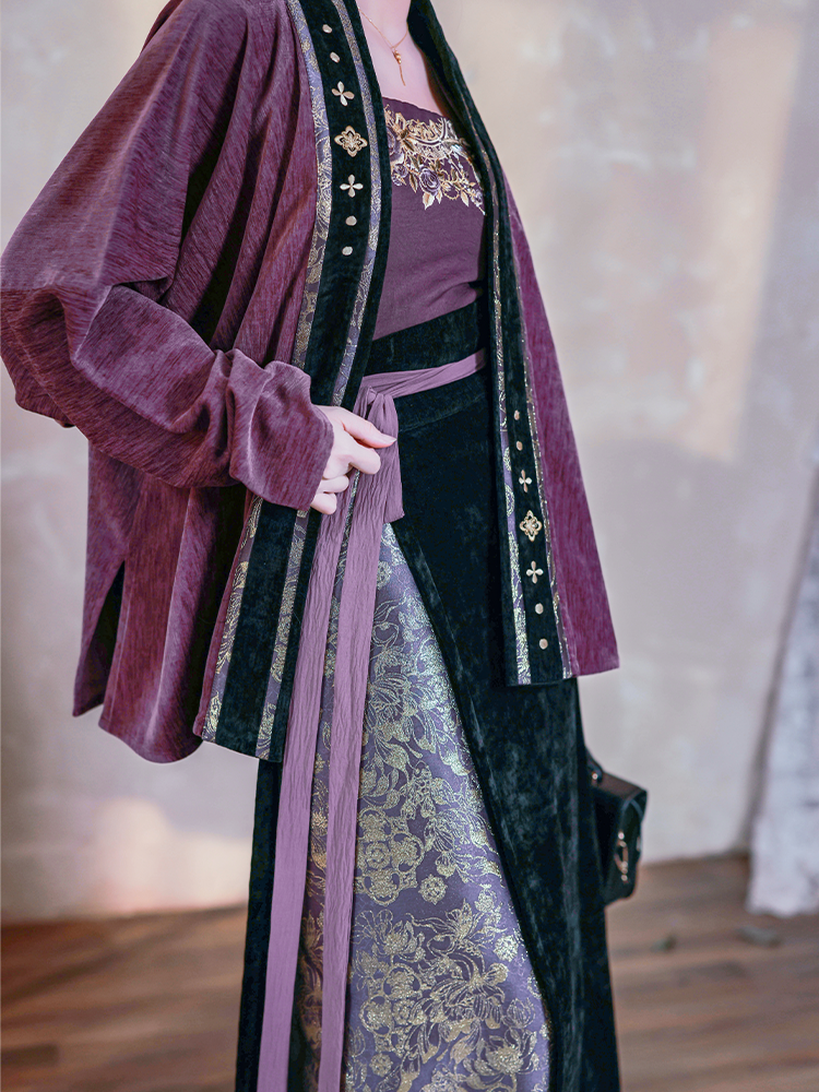 Song Dynasty Modern Hanfu Winged Sleeve Top and Spiral Skirt - Twilight Purple 暮山紫 (Preorder)