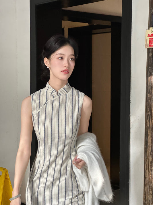 Beige sleeveless stripe long cheongsam qipao — detail view