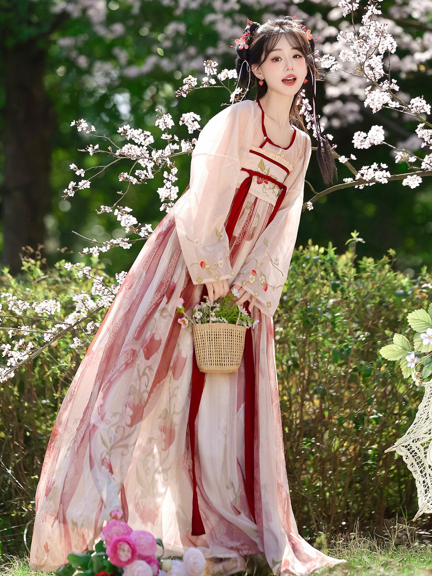 Strawberry Cream | Tang Style Qixiong Ruqun Modern Hanfu Dress for Spring