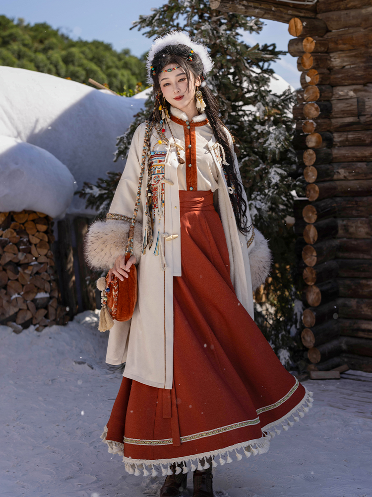 Ming Dynasty and Zhuang Ethnic Inspired Hanfu Crew Neck Jacket - Yunzhongge 云中歌