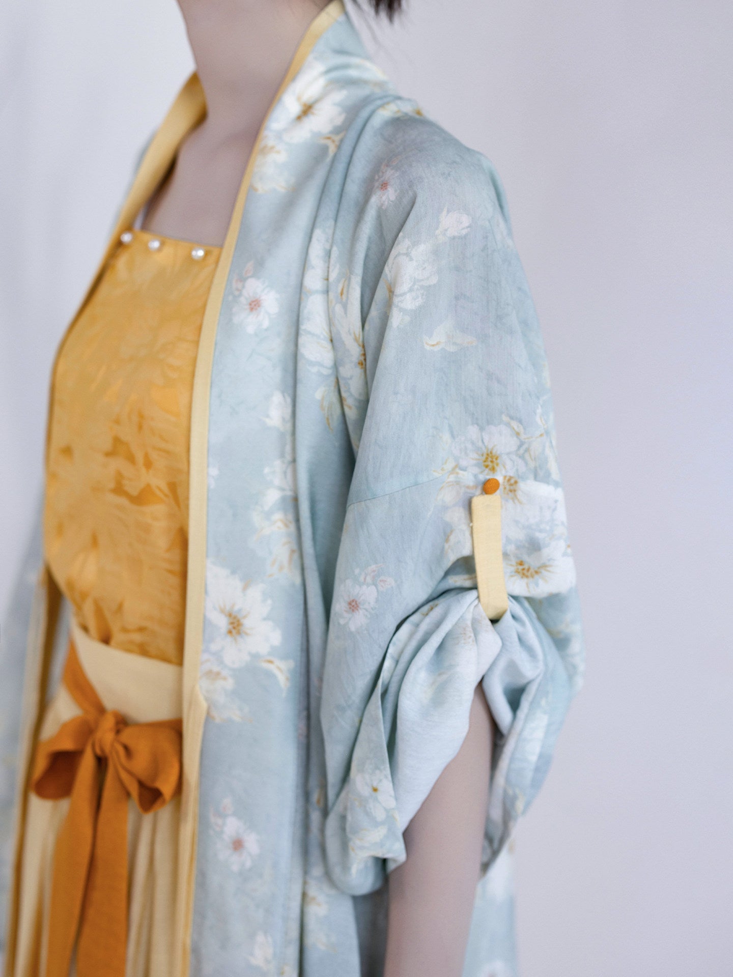 Song Dynasty Modern Hanfu Tencel Cardigan and Elastic Skirt - Little Chrysanthemum 小雏菊 (Preorder)