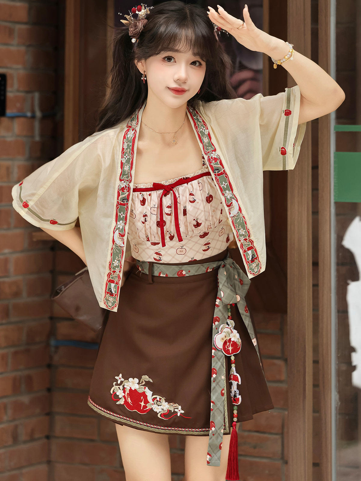 Little Apple | Modern Chinese Hanfu Set with Strap Top and Skirt
