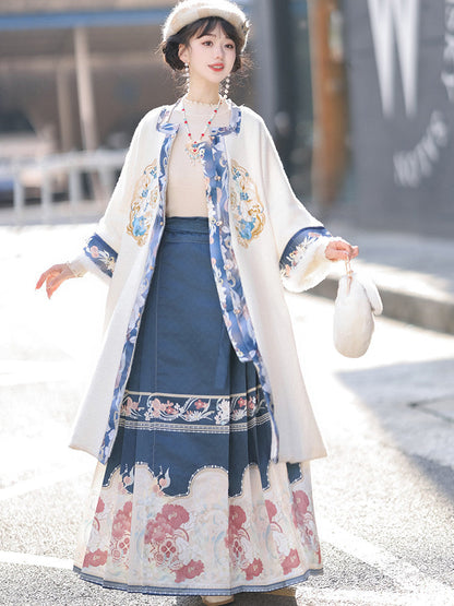 Ming Dynasty Embroidered Fleece Robe & Mamian Skirt | Velvet Flowers 花绒