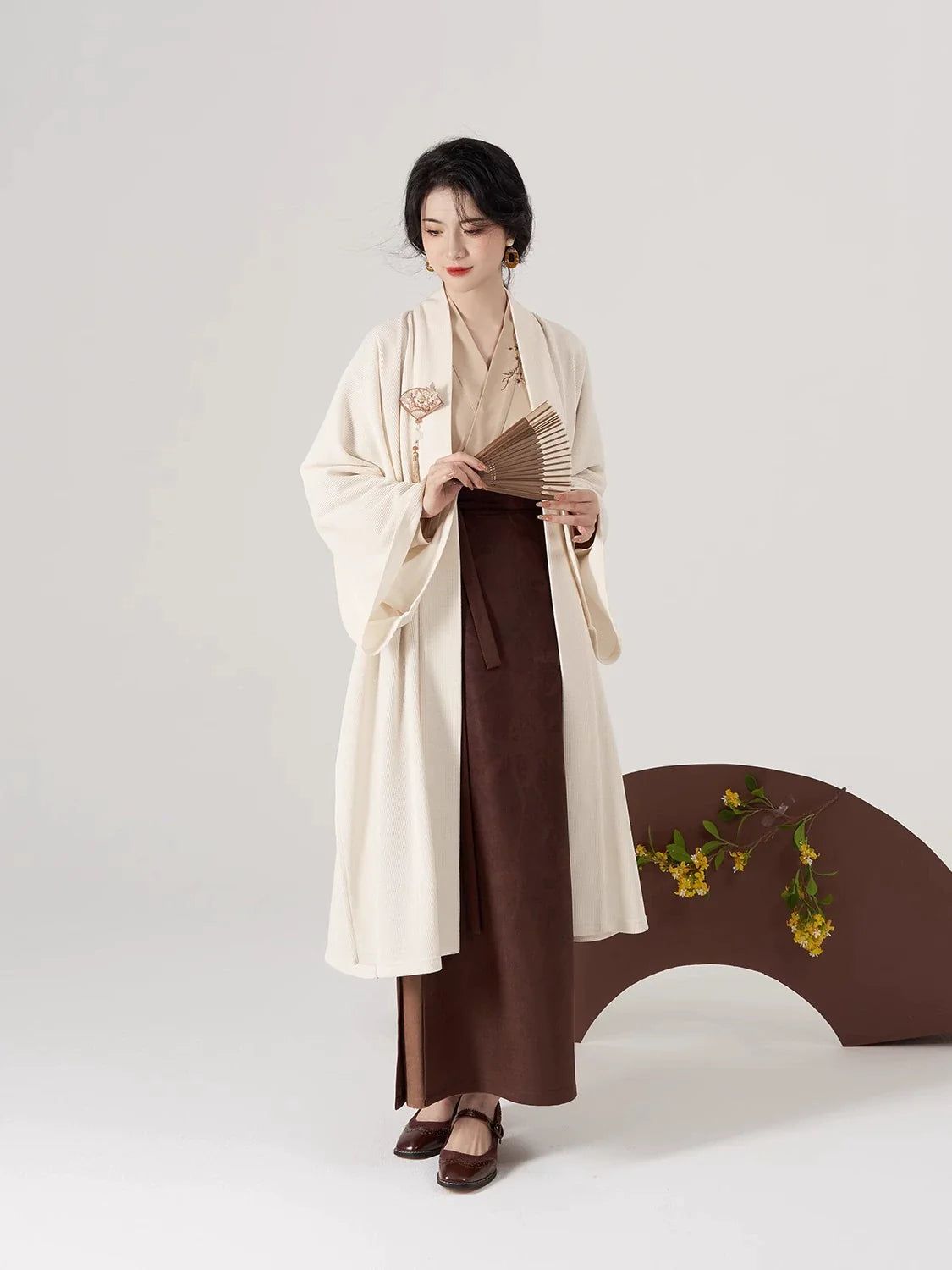 Song Dynasty Modern Hanfu Set with Winged Sleeve Top and Spiral Skirt - Wood Hibiscus 木芙蓉 (Preorder)