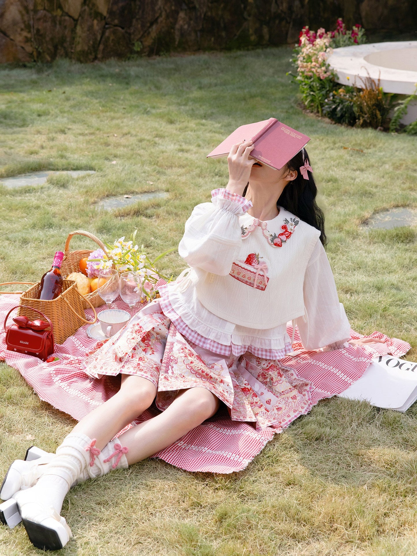 Ming Dynasty Modern Hanfu Cute Knit Top and Mini Mamianqun - Strawberry Cake 草莓千层酥