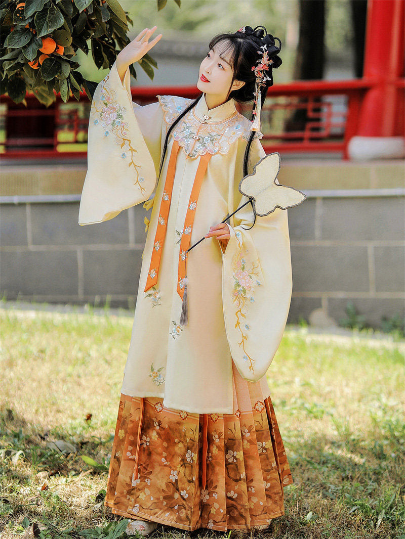 Ming Dynasty Embroidered Robe & Printed Horse Face Skirt | Lixia 立夏
