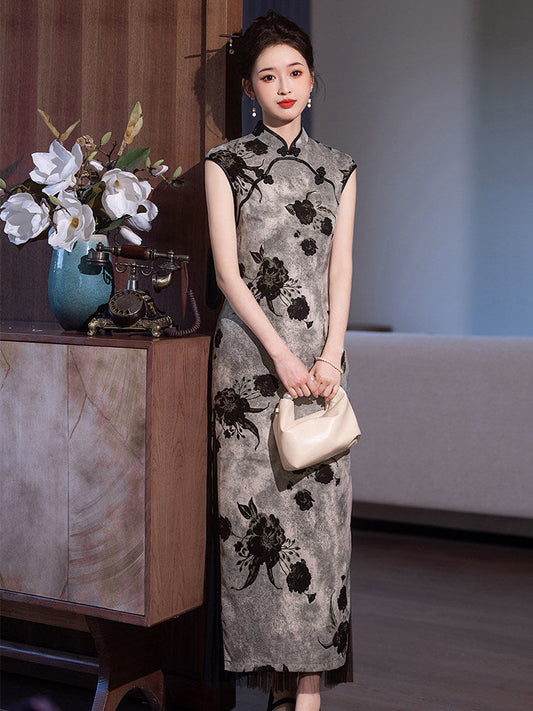 Haifu sleeveless floral long cheongsam qipao — detail view