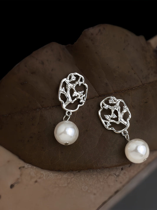 Plum Window Pearl Earrings | Hanfu Jewelry
