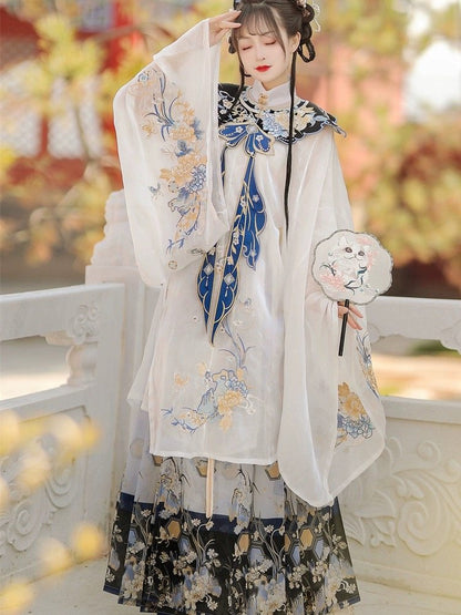 Ming Dynasty Hanfu Set with Robe & Mamian Skirt | Yurui 沧溟玉蕊