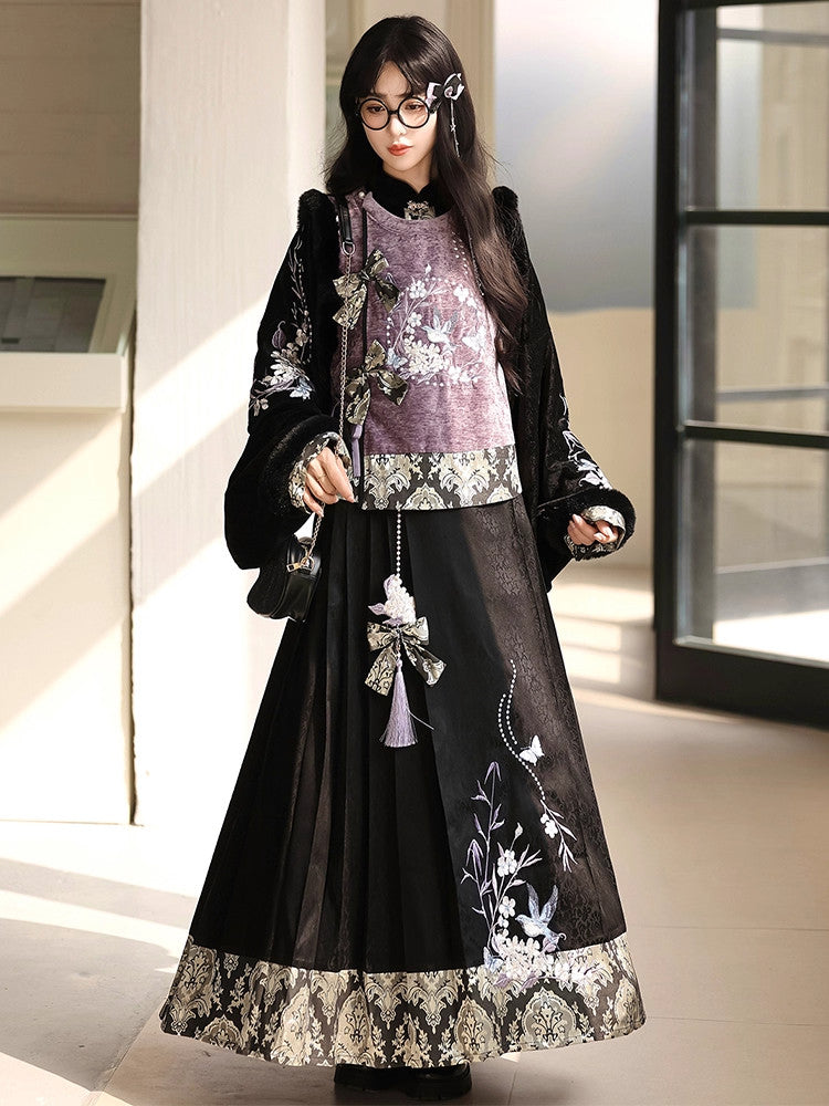 Yanhui | Modern Ming Dynasty Vest and Mamianqun Skirt Hanfu Set