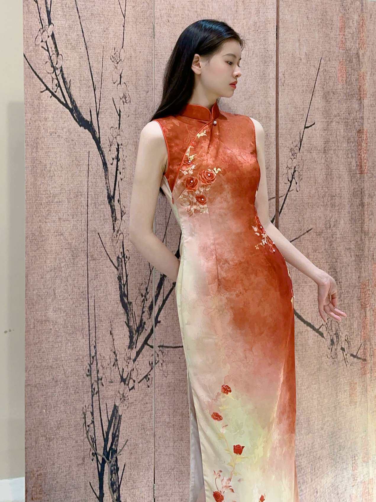 Sleeveless Autumn Gradient Floral Long Cheongsam | Luoshen