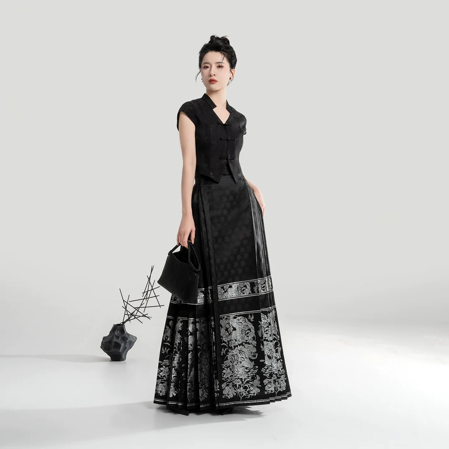 New Chinese Style Women's V Neck Top - Yinyue 吟月 (Preorder)