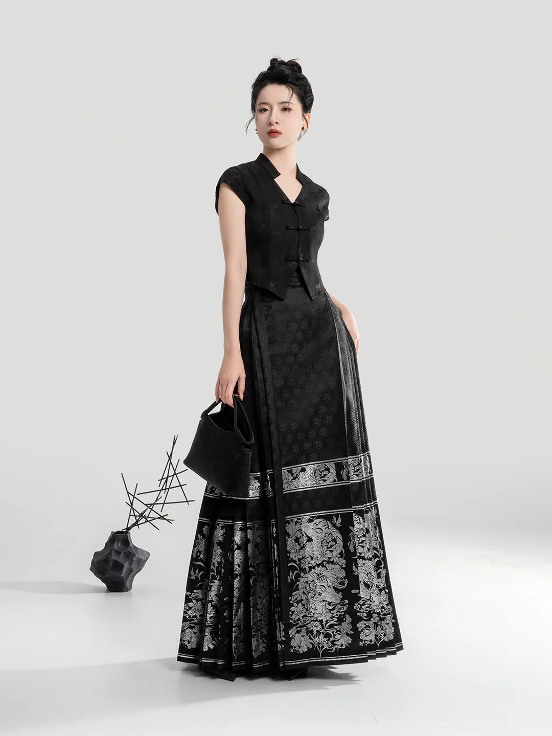 New Chinese Style Women's V Neck Top - Yinyue 吟月 (Preorder)