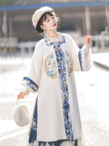 Ming Dynasty Embroidered Fleece Robe & Mamian Skirt | Velvet Flowers 花绒