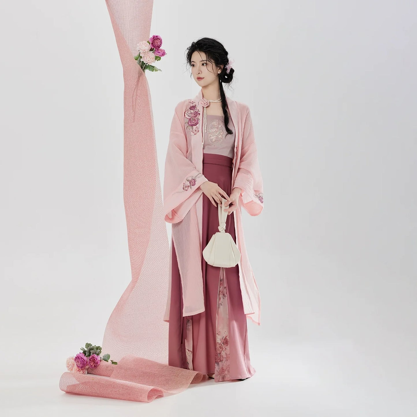 Song Dynasty Modern Hanfu Set with Changgan Temple Beizi and Three Pleat Skirt - Rose Letter 玫瑰来信 (Preorder)