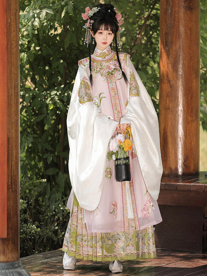 Ming Dynasty Hanfu Set with Embroidered Cloud Collar & Mamian Skirt｜Furong 芙蓉