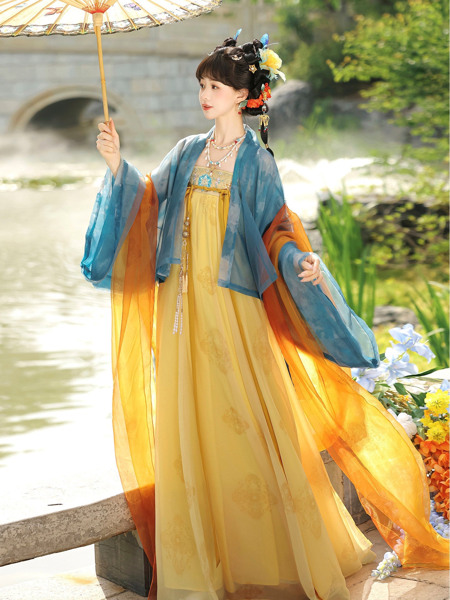 Hua Shen | Tang Dynasty Qixiong Hanfu Dress with Famen Temple Style Cardigan