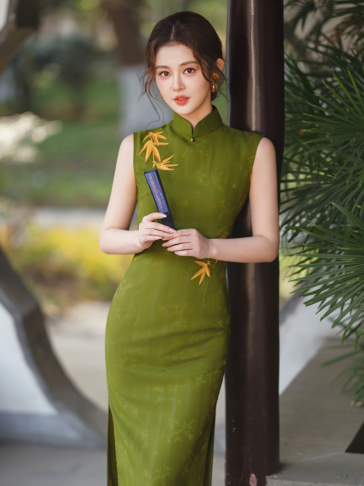 Sleeveless Olive Midi Cheongsam | Golden Leaves
