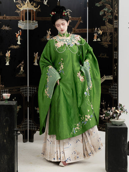 Ming Dynasty Hanfu Set with Robe & Mamian Skirt | Golden Koi 金桂鱼跃