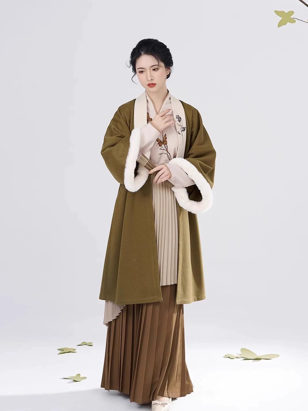 Song Dynasty Modern Hanfu Set with Winged Sleeve Top and Pleated Skirt - Floating Butterfly 浮蝶 (Preorder)