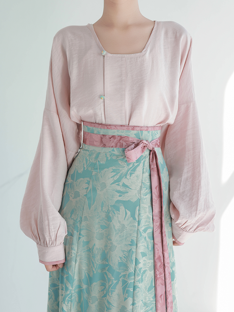 Tang Dynasty Modern Hanfu Round Collar Top and Eight Panel Skirt - Tiffany Glaze 青釉染 (Preorder)