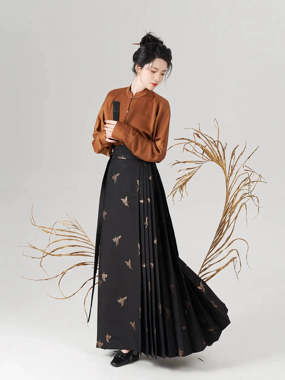 Song-Ming Dynasty Modern Hanfu Set with Long Sleeve Top and Mamian Skirt - Hundred Butterflies 百蝶绘 (Preorder)