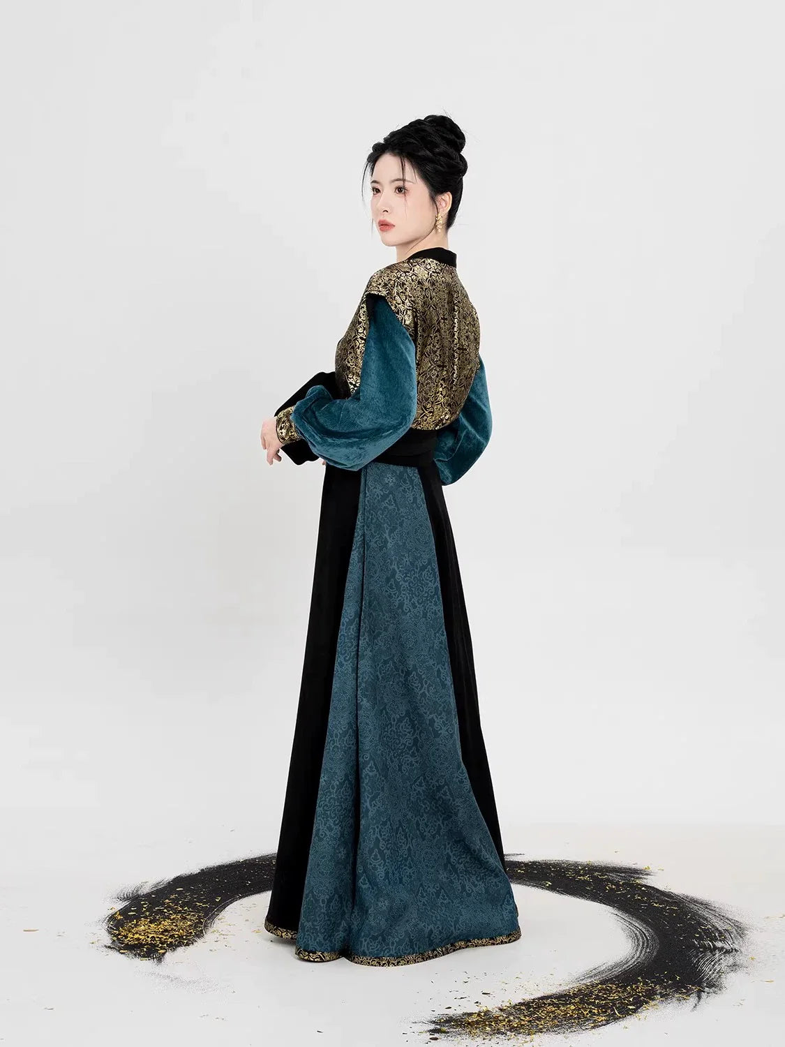 Tang Dynasty Modern Hanfu Set with Beizi Overlay & Flowing Eight-Panel Skirt - Song of Mulan 木兰颂 (Preorder)