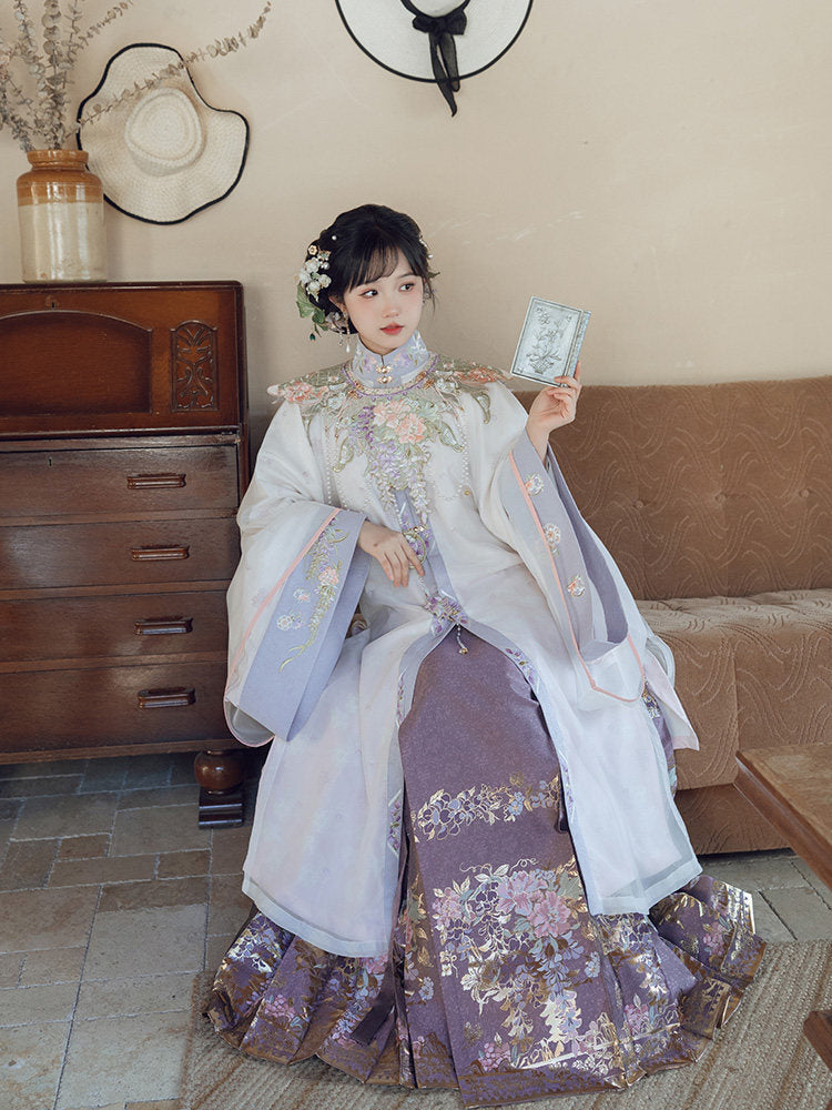 Ming Dynasty Hanfu Set with Robe & Violet Mamian Skirt | Misty Vines 紫雾青藤