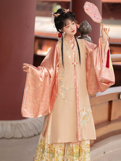Ming Dynasty Bijia Wide Sleeve Robe & Pleated Skirt | Laurel Rabbit 月桂兔