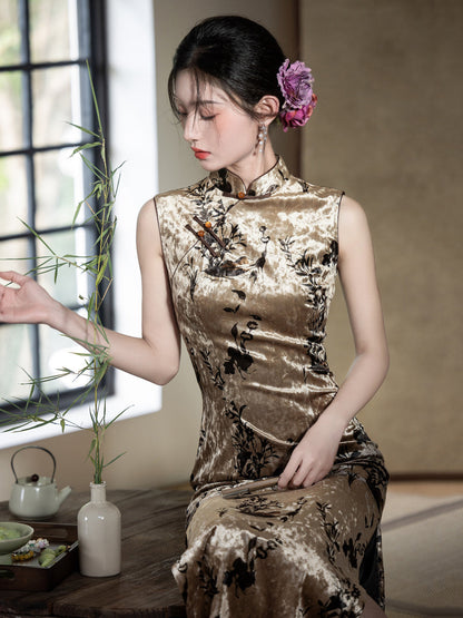 Sleeveless Gold Velvet Long Cheongsam | Jinyi