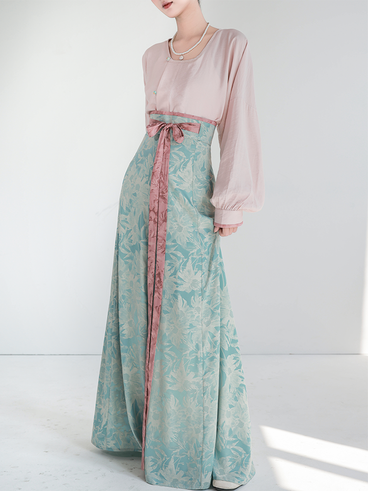 Tang Dynasty Modern Hanfu Round Collar Top and Eight Panel Skirt - Tiffany Glaze 青釉染 (Preorder)