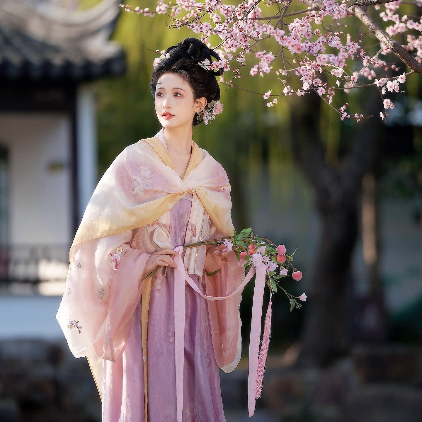 Hundred Flowers Scroll | Tang Dynasty Hanfu Set with Famen Temple Shawl and Nine Panel Qixiong Skirt