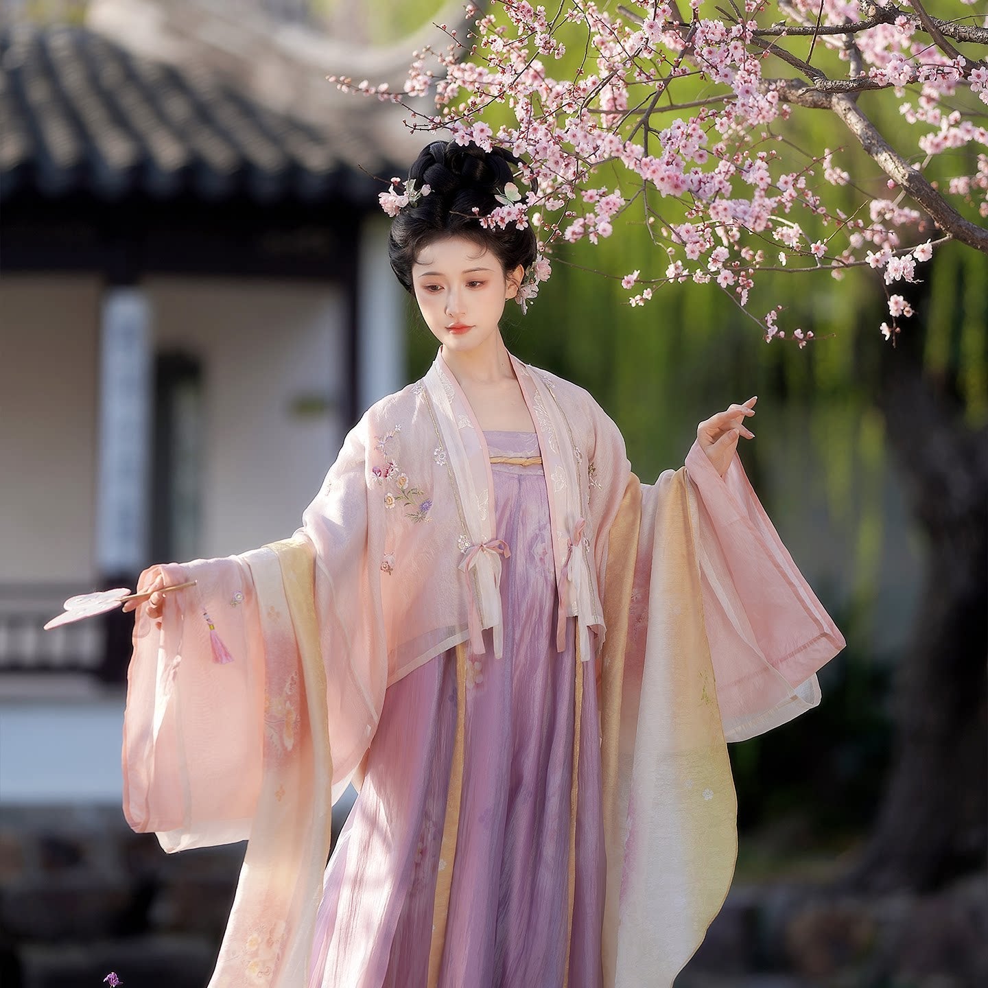 Hundred Flowers Scroll | Tang Dynasty Hanfu Set with Famen Temple Shawl and Nine Panel Qixiong Skirt