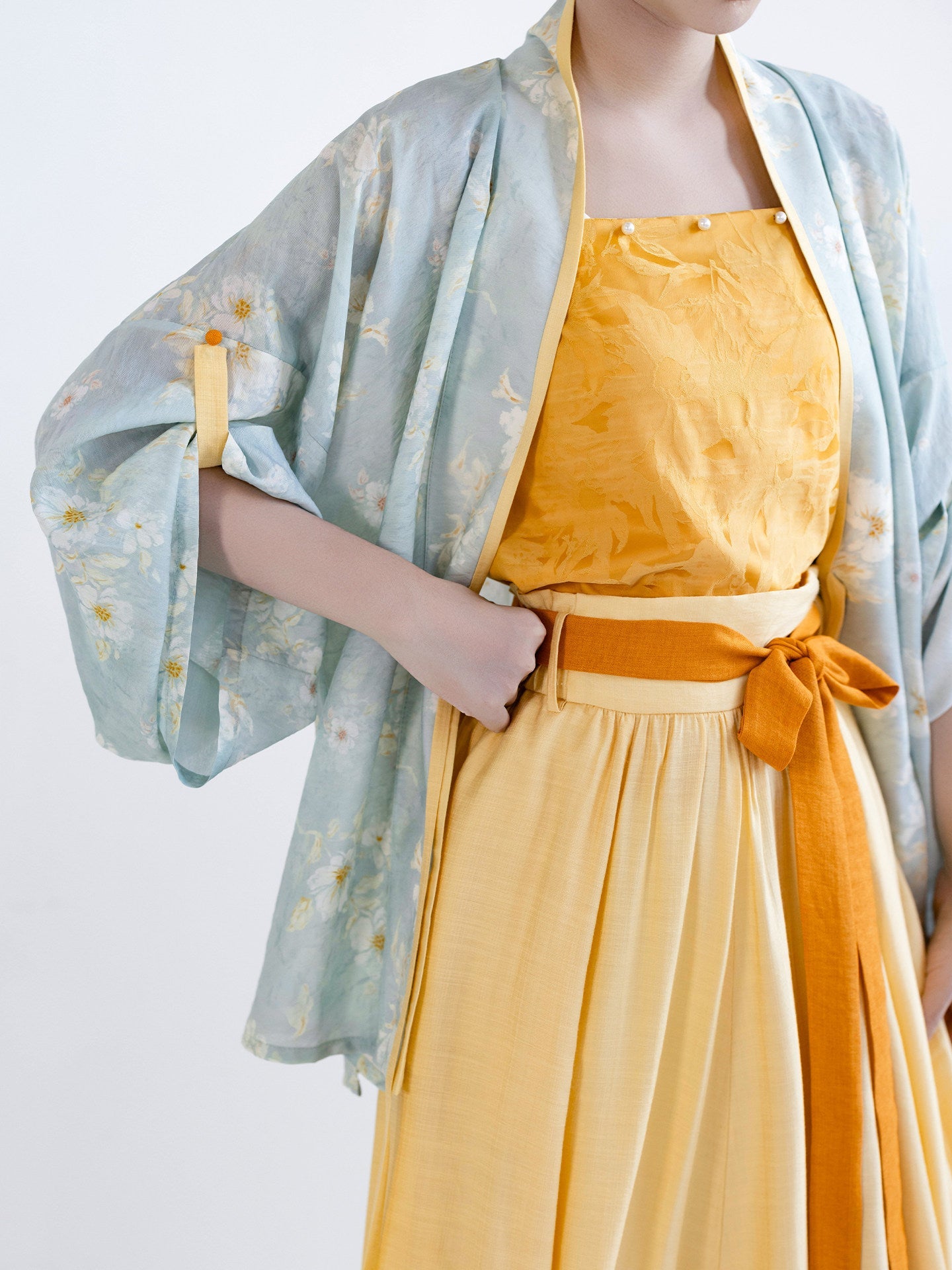 Song Dynasty Modern Hanfu Tencel Cardigan and Elastic Skirt - Little Chrysanthemum 小雏菊 (Preorder)